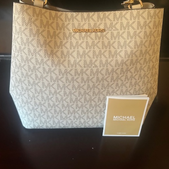 Michael Kors medium logo shoulder bag - Picture 6 of 6